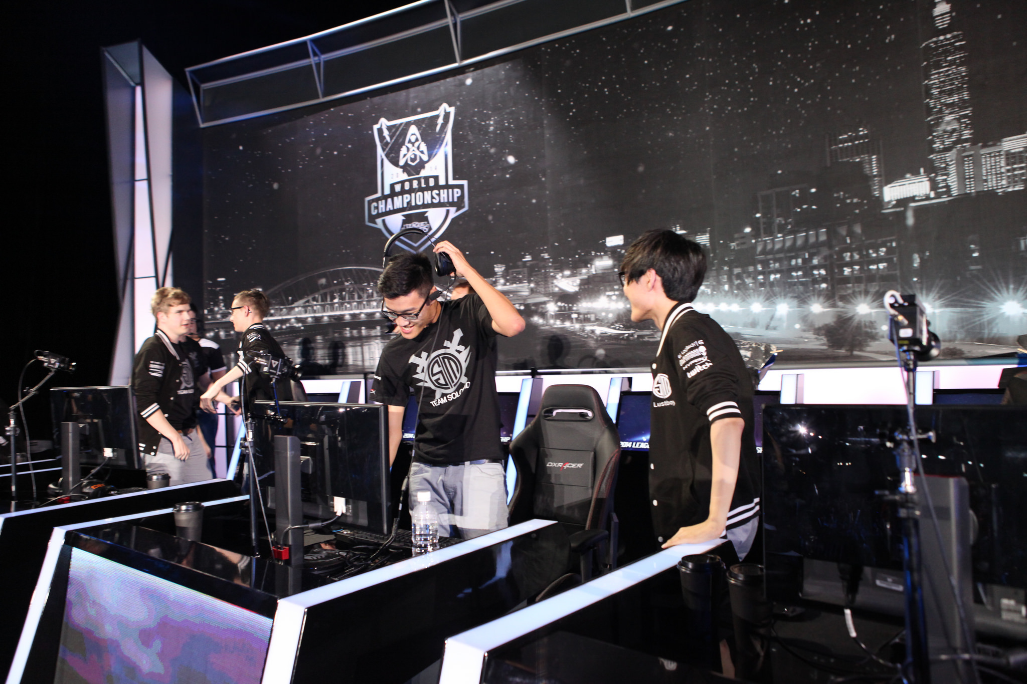 S15全球总决赛分均伤害榜：TES战队中单选手Knight登顶输出榜首